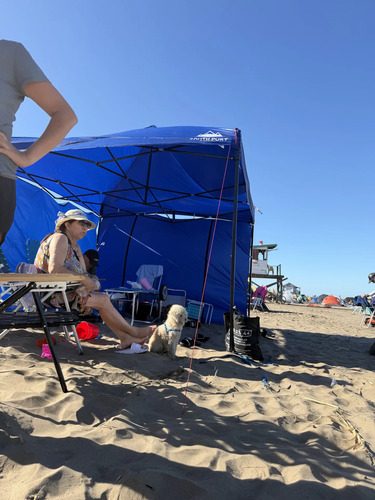 Cliente con su Gazebo 3x3 en la playa